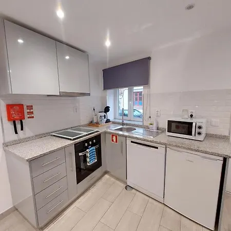 ヴィラ Alto Da Lapa House W Parking By Lovelystay ポルト